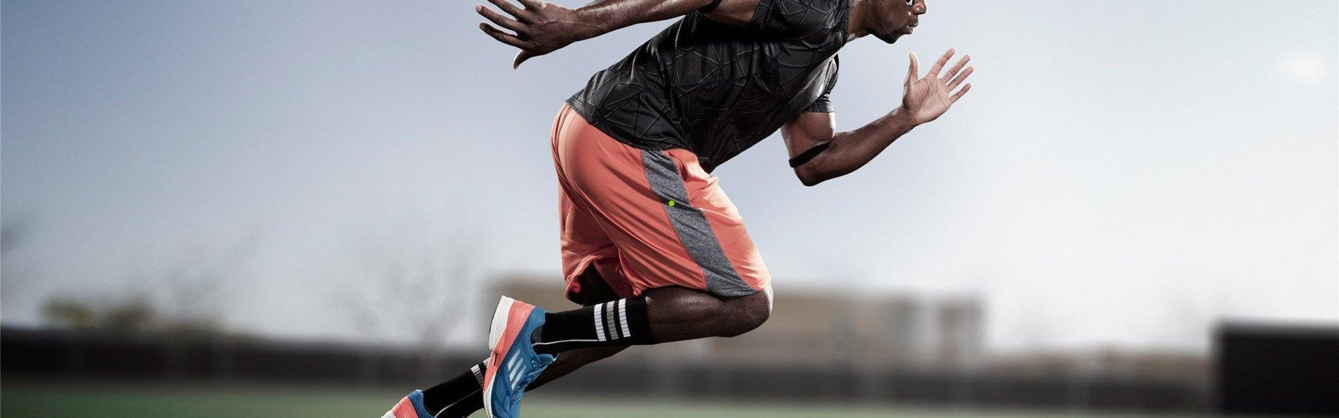 爱游戏官方网站|坎塞洛替补席失控震动足坛，队友解说愕然注视引风波