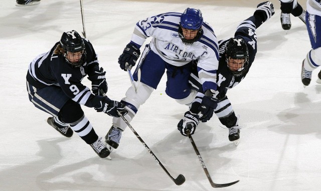爱游戏下载爱游戏_半场战报，莱比锡主场一球领先斯图加特，沙博特乌龙送礼定乾坤