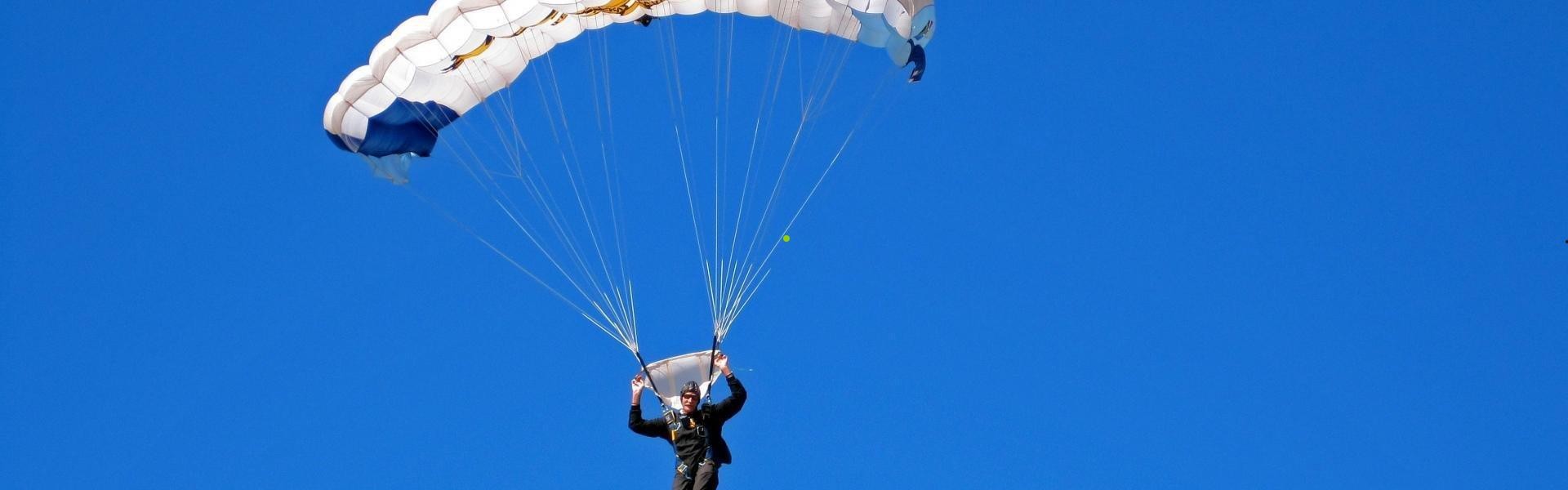 AYX SPORTS|雷霆风暴席卷菲尼克斯！亚历山大抢断暴走率队狂胜太阳36分