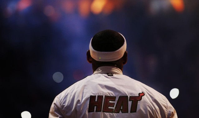 爱游戏下载爱游戏：尼克斯主场强势击溃黄蜂迎来七连败，布伦森独得33分引领先发阵容合力贡献111分